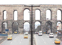 Istanbul-Aqueduct_of_Valens.jpg